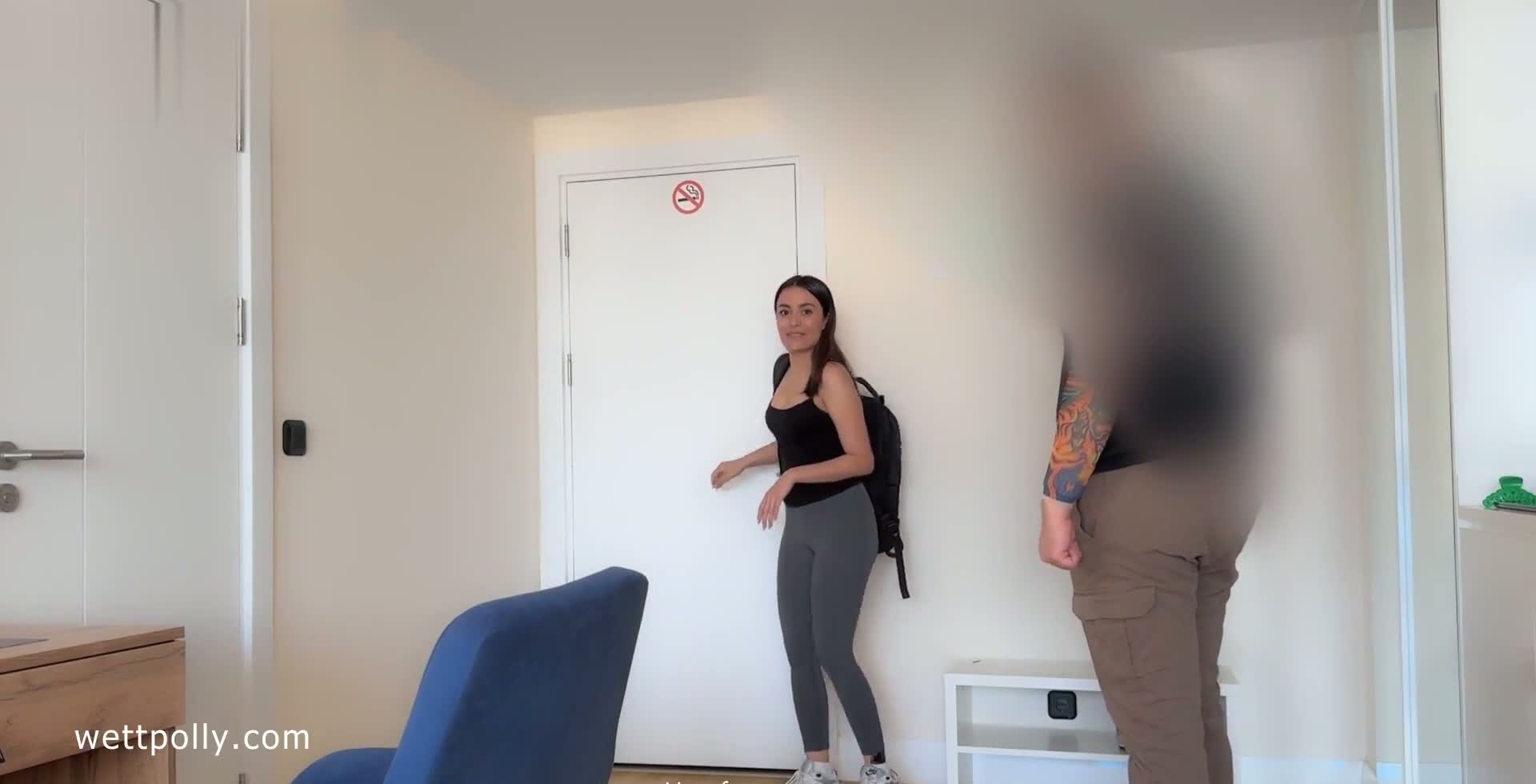 Annesinin gün arkadaşı Zümrüt yatakta leopar gibi