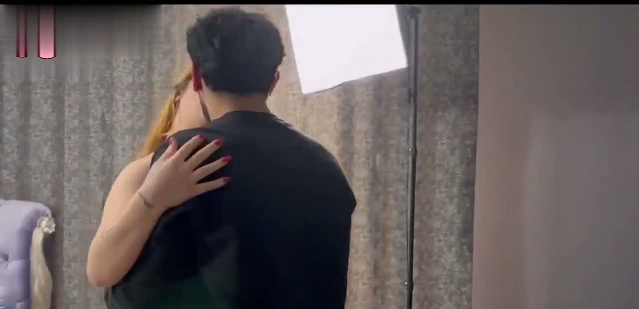 Ahu Ceylan kızıl kıvırcık yatakta fena